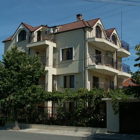 Family Hotel Bellehouse Csernomorec Kültér fotó