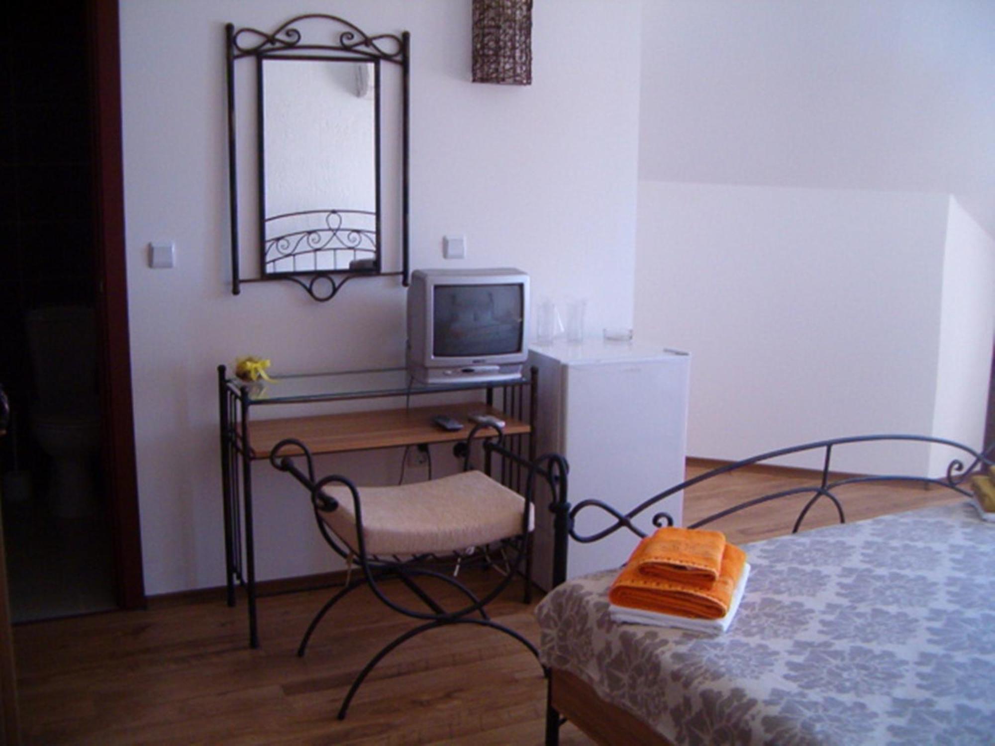 Family Hotel Bellehouse Csernomorec Szoba fotó