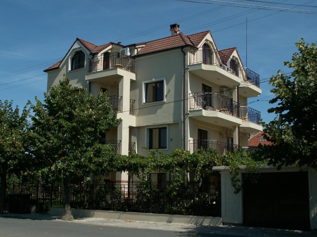 Family Hotel Bellehouse Csernomorec Kültér fotó